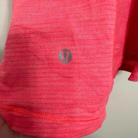 Lululemon women’s 2 in 1 athletic tank. Size 4. - Picture 4 of 6